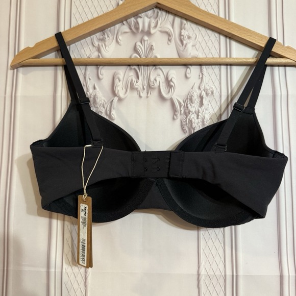 NWT SKIMS Fits Everybody T-Shirt Demi Bra Onyx Black Size 32D $54 - Picture 3 of 9